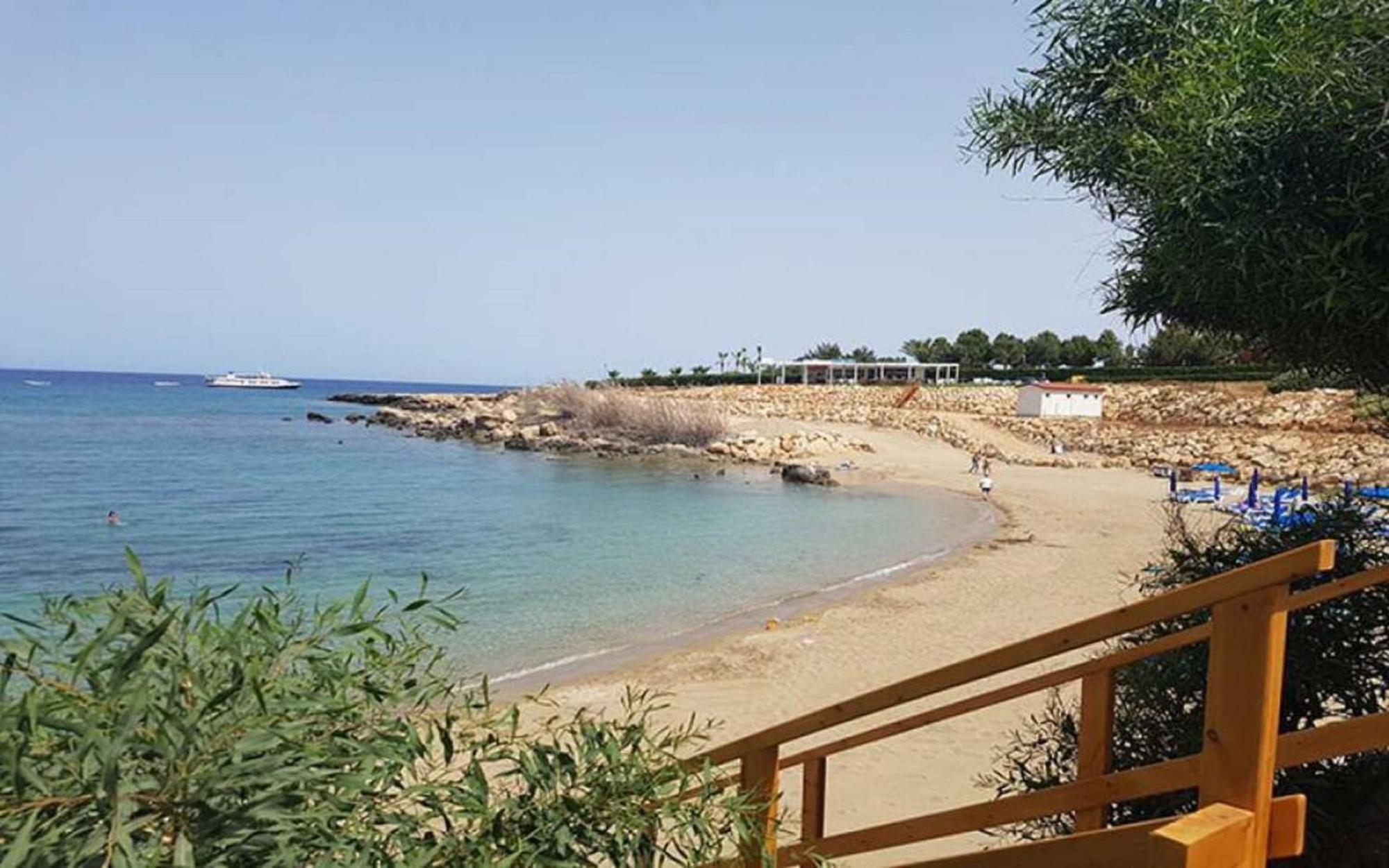 Villa Queen Alexandra Protaras Exteriör bild